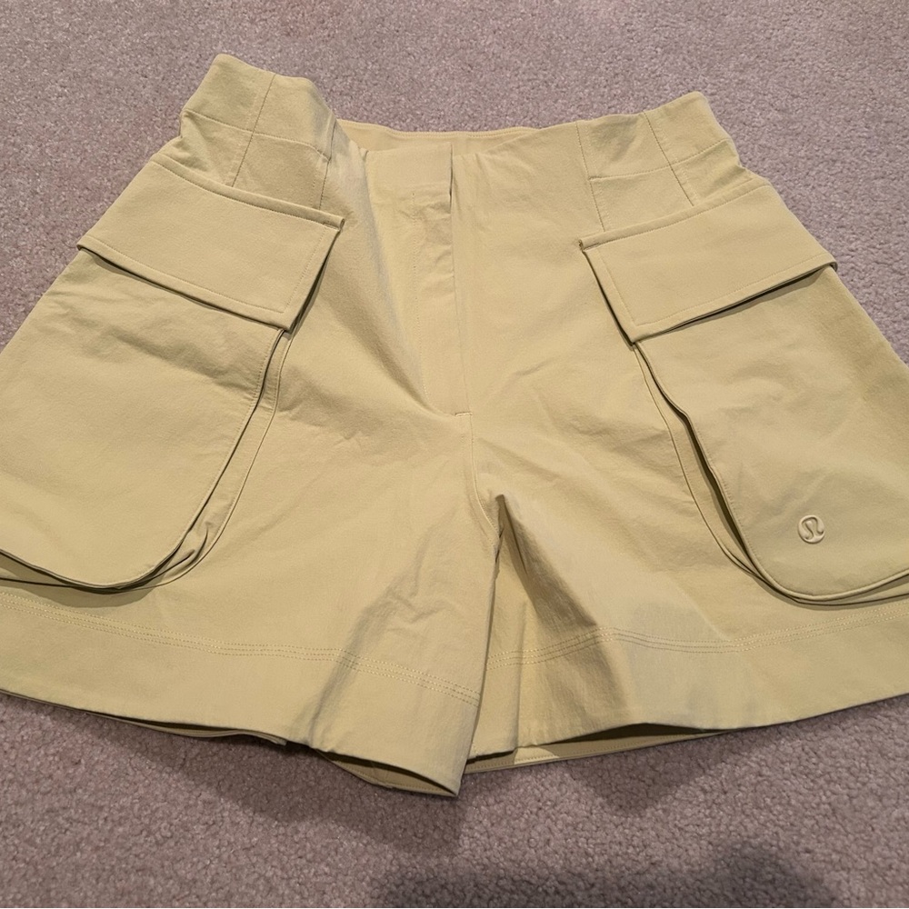 lululemon athletica relaxed fit SHR cargo shorts 4”